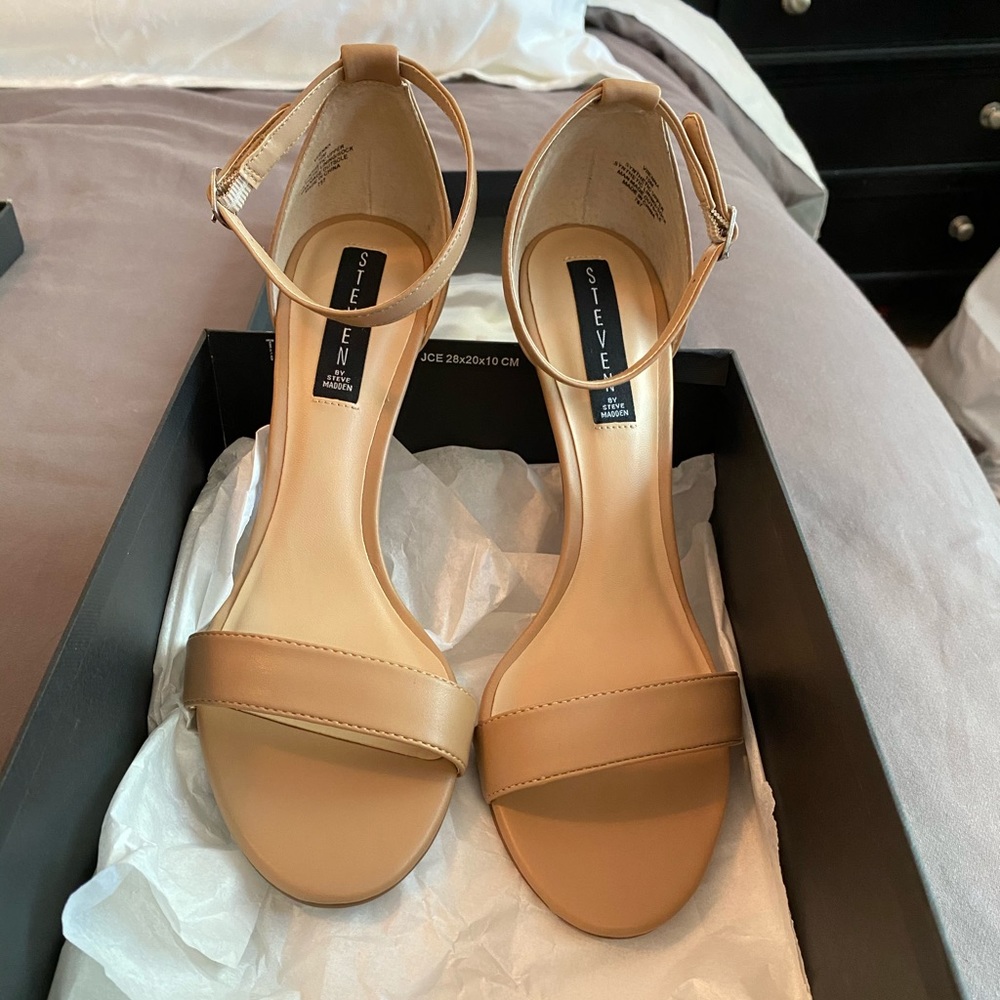 NEW STEVEN By Steve Madden Vienna Shoes